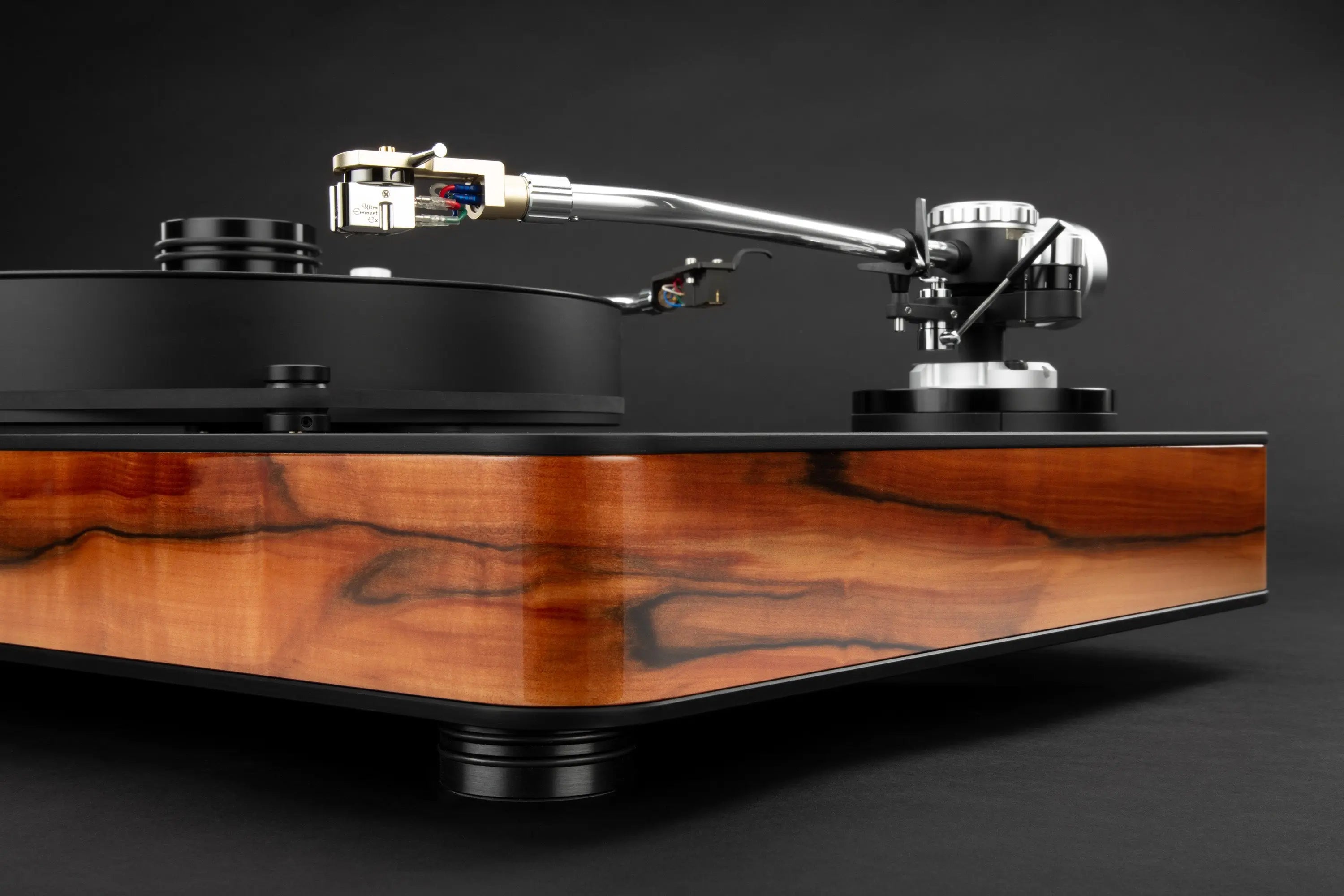 Dr. Feickert Analogue Blackbird Turntable