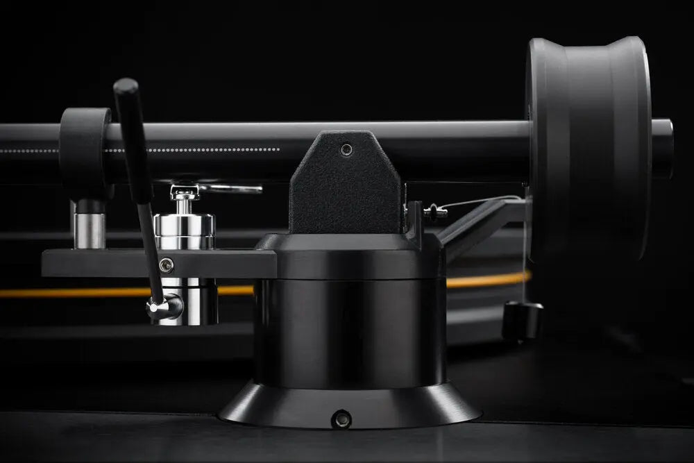 MoFi Electronics UltraDeck +UG Turntable w/UltraGold MC